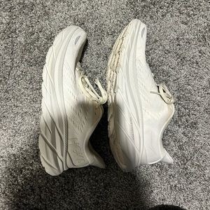Hoka Clifton 8’s